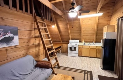 Keslers Cross Lanes Ski Chalet | Pet Friendly Cabin in the Woods!