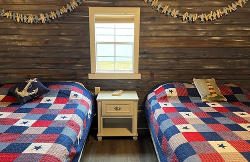 Russell County Cabin | Pet friendly cabin w/ bathroom, WiFi and Heat/AC in ART town Lucas. Lake nearby.