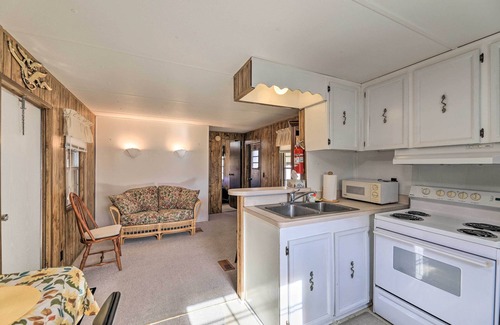 Oriental Cabin | Pet-Friendly Cabin w/Dock: Fish & Explore!