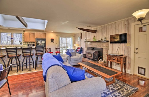 Ingles Cabin | Pet-Friendly Cabin w/Dock on Claytor Lake!