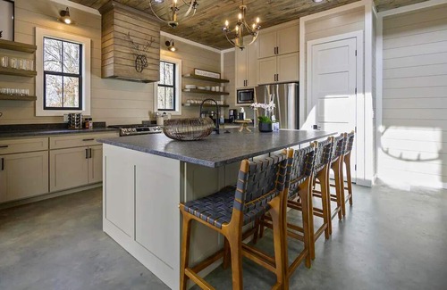 Hochatown Cabin | Pet-Friendly Cabin w/Heated Pool, Games, Hot Tub