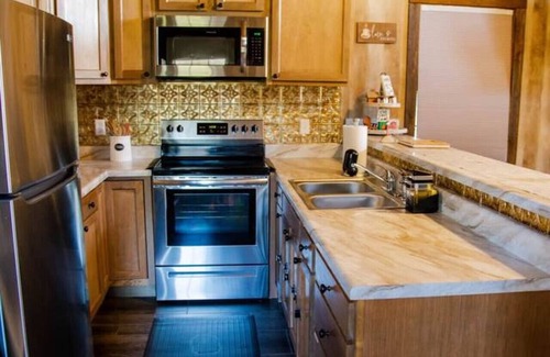 Groveoak Apartment | Pet-Friendly Cabin w/Views & Lake Access - Coco Chateau