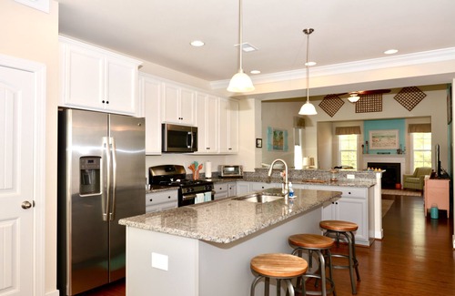 Sawgrass South House | Pet Friendly Clean/Airy Resort Style 3BR Townhouse w/Community Pools, Gym, and Parking