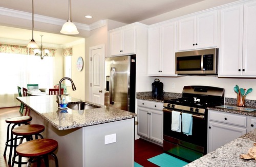 Sawgrass South House | Pet Friendly Clean/Airy Resort Style 3BR Townhouse w/Community Pools, Gym, and Parking