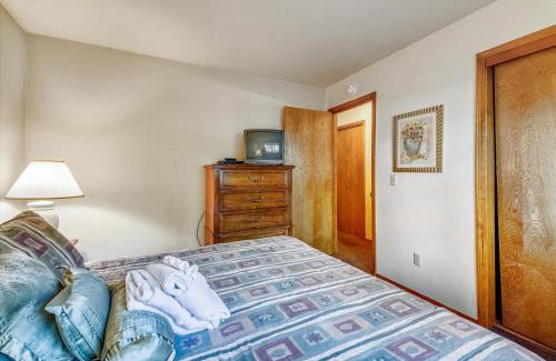 Black Bart House | Pet Friendly - Close To Heavenly, Steps To The River