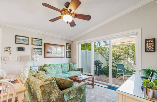 Ilexhurst House | Pet friendly, close to gulf beaches! 30 seconds away from your toes in the sand!