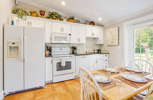 Ilexhurst House | Pet friendly, close to gulf beaches! 30 seconds away from your toes in the sand!