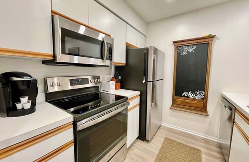 Harbor Springs Condo | PET Friendly Condo w/POOLS (1 Mile from Ski Hill)