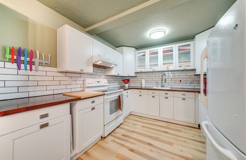 Renton Condo | Pet-Friendly Condo w/Community Perks in Renton