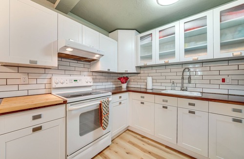 Renton Condo | Pet-Friendly Condo w/Community Perks in Renton