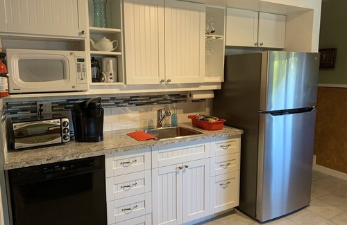 North Cowichan House | Pet friendly Cottage & Hot Tub *Unaffected by bylaw changes*