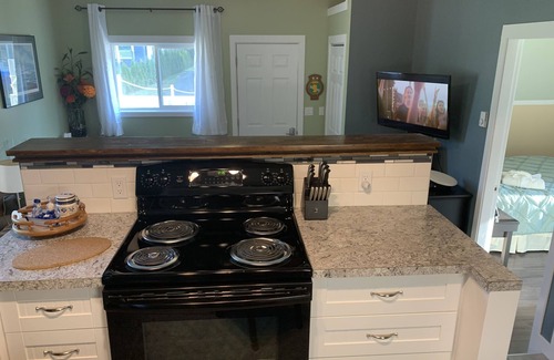 North Cowichan House | Pet friendly Cottage & Hot Tub *Unaffected by bylaw changes*