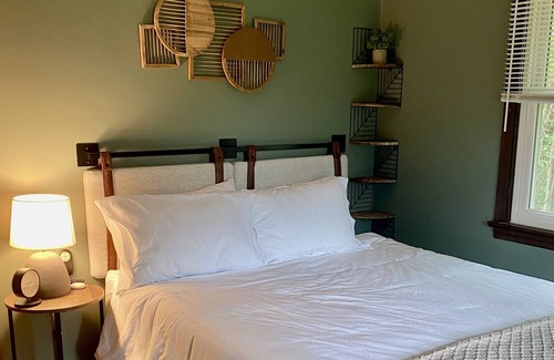 Long Pond Cottage | Pet Friendly Cottage w/ Hot Tub, 2 decks, 2 lofts, fire pit--5 min from Kalahari