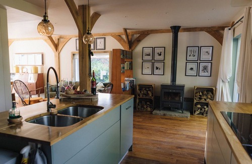 Langton Green House | Pet friendly country barn and forest retreat with a private hot tub