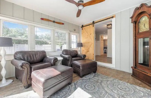 Naperville House | Pet Friendly Cozy North Naperville 3 BED/2 BA Home