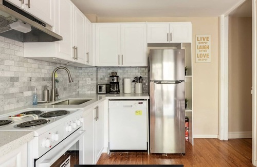 Pickering House | Pet friendly Cozy private backyard garden suite