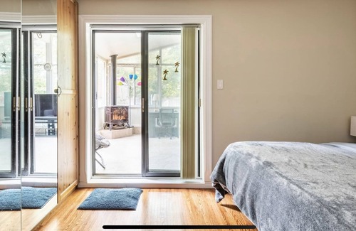 Pickering House | Pet friendly Cozy private backyard garden suite