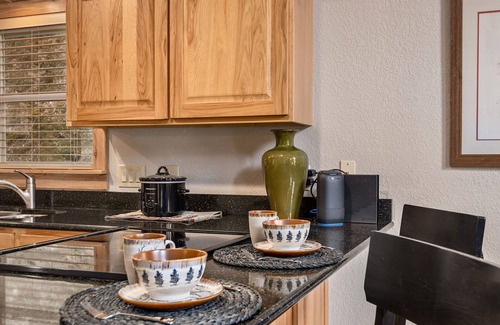 Maggie Valley Cabin | "Pet friendly Cozy Cabin in the Woods with Mountain Views and Hot Tub"