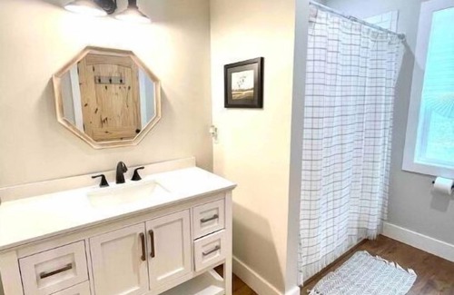 Crane Hill Cottage | Pet friendly-Crane Hill Cottage at Smith Lake