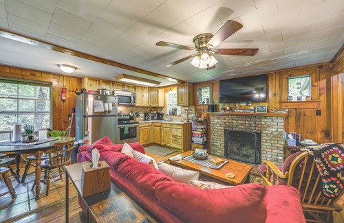 Maggie Valley Cabin | Pet-Friendly Creekside Cabin w/Pool Access!