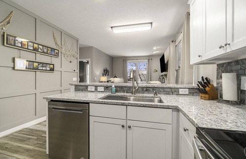 Manistee Condo | Pet Friendly Customized Harbor Village Condo