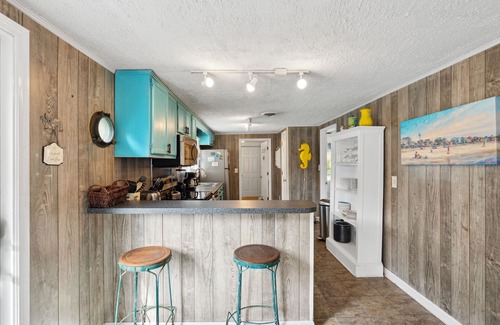 Folly Beach House | Pet Friendly, Dock, & Rooftop deck - Repeat Guest Favorite!