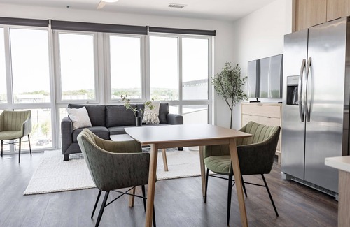 Huntsville Hotel | Pet-Friendly Downtown Stay | Kitchen, In-Unit Laundry & Prime Location | 2 Units