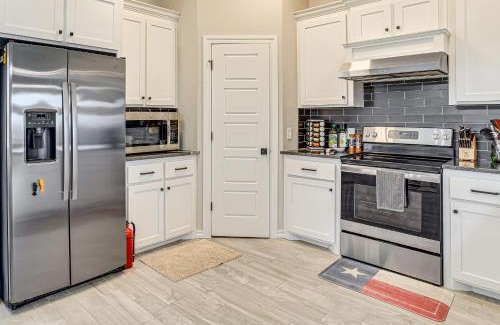Elgin House | Pet-Friendly Elgin Retreat with Patio, Grill and Yard!