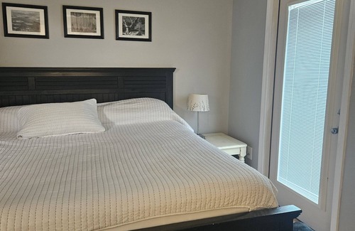 Rodanthe Cottage | Pet Friendly! Extra clean and great Internet! Now Sunday check in and check out