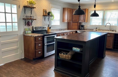 Clayton House | Pet Friendly|Fenced In|DT Clayton|Walkable