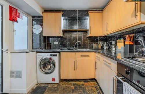 Saint Paul's Apartment | Pet-friendly flat w/garden patio & smart tv