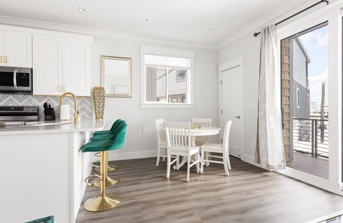 River District Boat Rental | Pet Friendly Floating Villa - Inspiration at The Cove - Downtown Wilmington