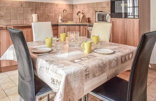 Sainte-Mere-Eglise House | Pet friendly home in Sainte-Mère-Eglise