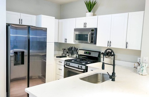Herndon Apartment | PET Friendly | Free Parking | Dulles Airport - Boho Oasis