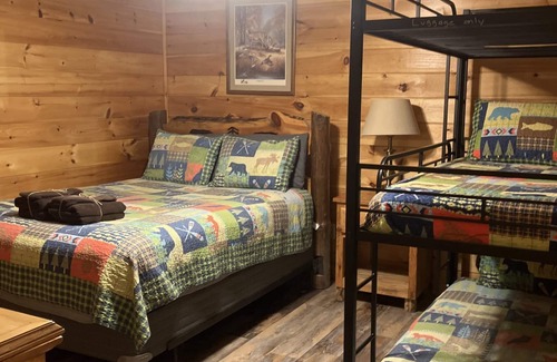 Copperhill House | Pet friendly! *Free Whitewater Rafting & Ziplining* Affordable Dog Friendly Cabin with so many amenities, you'll never want to leave!