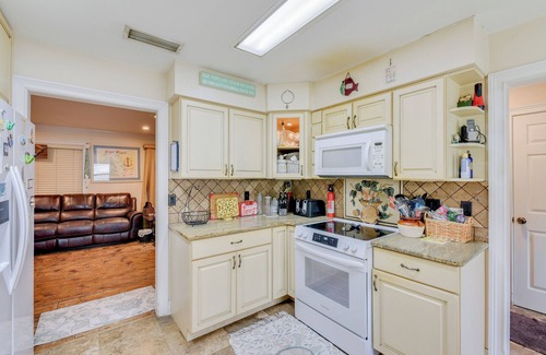 Fort Walton Beach - Destin House | Pet-Friendly Freeport Home - 2 Mi to Beach!