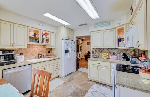 Fort Walton Beach - Destin House | Pet-Friendly Freeport Home - 2 Mi to Beach!