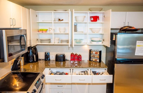 Panama City Beach Hotel | PET-FRIENDLY @ GRAND PANAMA 3BR, 1st Floor direct to the beach/pool! BEACHFRONT!