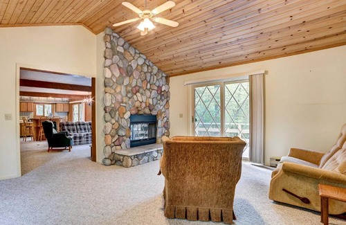 Michaywe House | Pet-Friendly Gem Hike, Fish and Golf in Gaylord