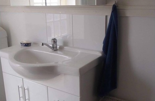 Kuttabul Apartment | Pet friendly 'Glamping' on ground level of 2-storey house with rural views