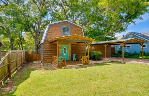 Granbury House | Pet-Friendly Granbury Home with Yard, Near Downtown!