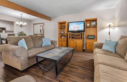 Table Rock House | Pet Friendly, Ground Level Home in Pointe Royale