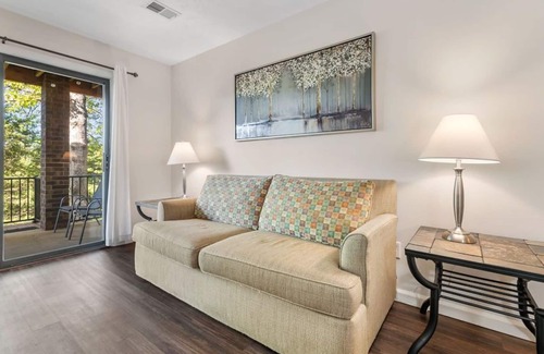 Table Rock House | Pet Friendly, Ground Level Home in Pointe Royale
