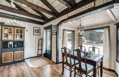 Guffey Cottage | Pet-Friendly Guffey Vacation Rental w/Deck!