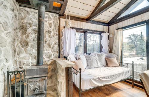 Guffey House | Pet-Friendly Guffey Vacation Rental with Deck!
