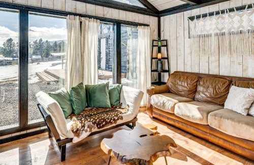 Guffey House | Pet-Friendly Guffey Vacation Rental with Deck!