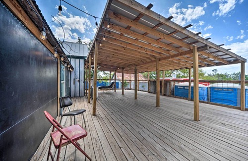 Harper Cottage | Pet-friendly Harper Farmhouse w/Large Deck!