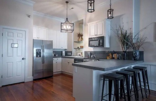 Downtown Wilmington Condo | Pet-Friendly Historic Downtown 2BR Loft 1 block from riverwalk, walk everywhere