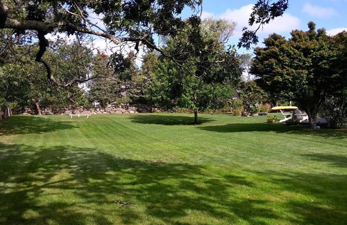 Chilmark Cottage | Pet-Friendly Historic Chilmark Cottage