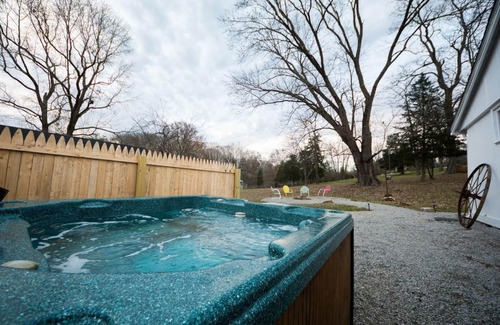 Nashville Cottage | Pet friendly historic home in Downtown Nashville!